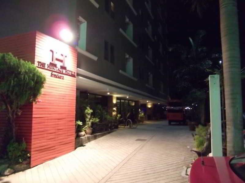 Solace At Srinakarin Hotel Банкок Екстериор снимка